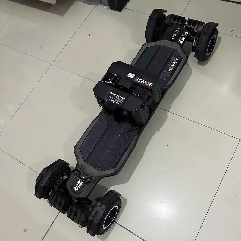 Skateboard Électrique Exway Atlas Pro Gear V2 – 4 roues, 7000W, 35 km d’autonomie