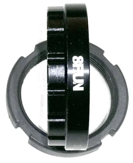 Ecrous de serrage moteur